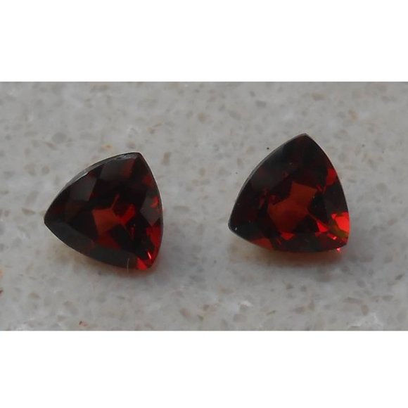 trillion garnet gemstones 2.7 cts       G5 - Picture 3 of 5